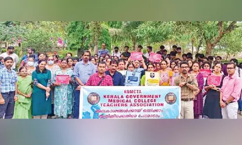 മെഡിക്കൽ കോളജ് ഡോക്ടർമാർ സമരം കടുപ്പിക്കുന്നു