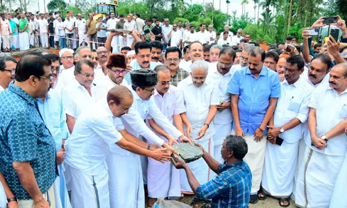 ഹരിത തണലിലെ സ്നേഹവീടുകൾ...