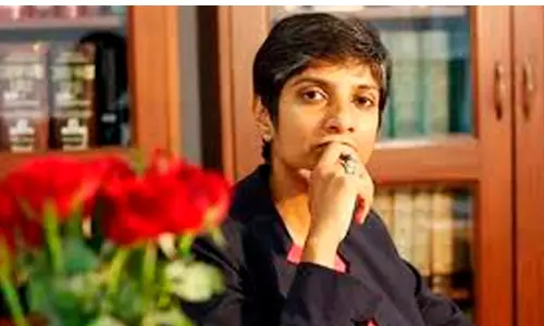 ഇന്ത്യയുടെ ആദ്യ എൽ.ജി.ബി.ടി.ക്യൂ എം.പിയാകാൻ മേനക ഗുരുസ്വാമി; സ്ഥാനാർത്ഥികളെ നാമനിർദേശം ചെയ്ത് തൃണമൂൽ കോൺഗ്രസ്