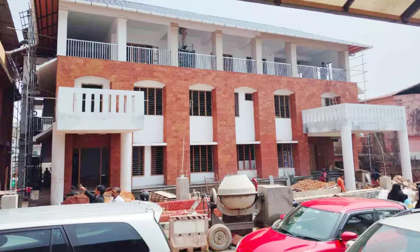 കുടുംബകോടതി കെട്ടിടം ഇന്ന് നാടിന് സമർപ്പിക്കും കുടുംബകോടതി കെട്ടിടം ഇന്ന് നാടിന് സമർപ്പിക്കും