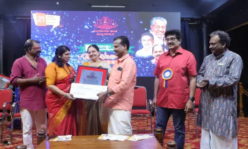 ബോ​ധി അ​ധ്യാ​പ​ക പു​ര​സ്കാ​രം സ​മ്മാ​നി​ച്ചു