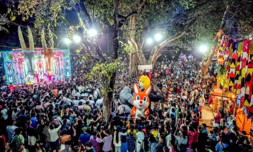 ക​ണ്ണി​ന​ഴ​കാ​യി കു​റു​മ്പ​ക്കാ​വ് താ​ല​പ്പൊ​ലി