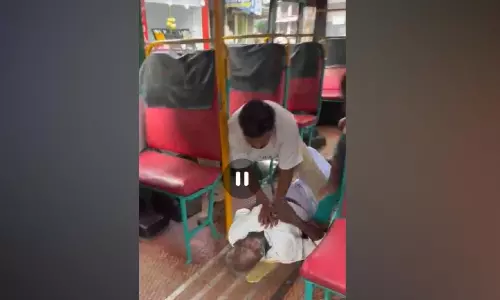 ബസ് യാത്രക്കാരന്റ ജീവൻ രക്ഷിച്ച് ഫയർ ഓഫിസർ