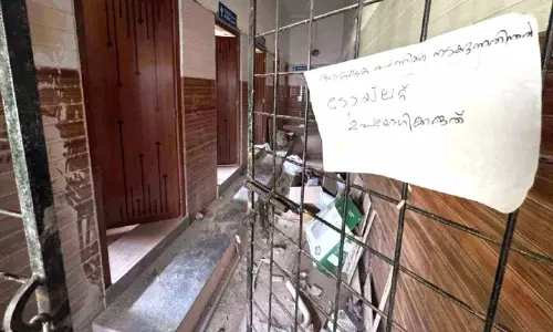 നബാർഡ് ഫണ്ട് വൈകുന്നു; പാപ്പിനിശ്ശേരി സാമൂഹ്യാരോഗ്യകേന്ദ്രം പുനർനിർമാണം അനിശ്ചിതത്വത്തിൽ