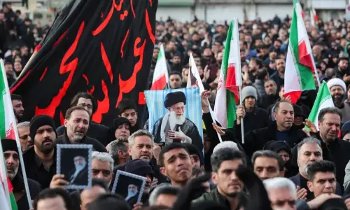 പശ്ചിമേഷ്യയിലെ തീക്കളി: ഇറാനിലെ ഭരണമാറ്റം യാഥാർഥ്യമാക്കുമോ ​?