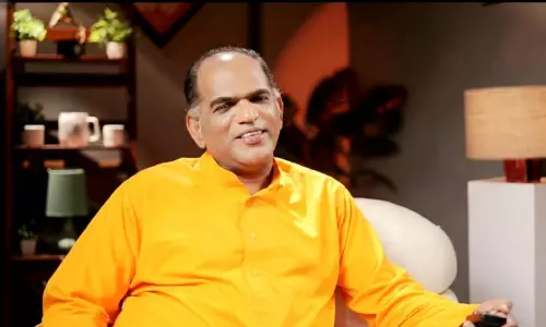 മാ​റു​ന്ന കാ​ല​വും കാ​ഴ്ച​ക​ളും