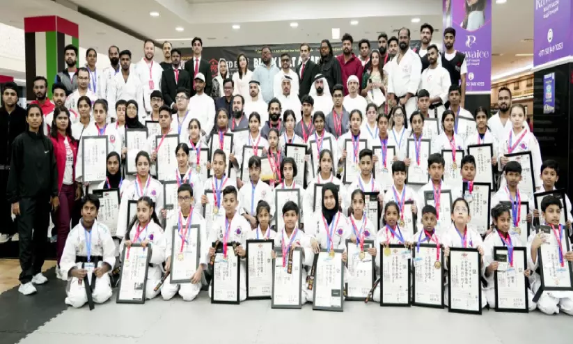 ബ്ലാക്ക് ബെൽറ്റ് സമ്മാനിച്ചു ബ്ലാക്ക് ബെൽറ്റ് സമ്മാനിച്ചു