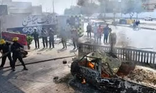 അശാന്തമായി പാകിസ്താൻ; 23 പ്രതിഷേധക്കാർ കൊല്ലപ്പെട്ടു, ഇന്ത്യയിലേക്ക് ഉൾപ്പെടെയുള്ള വിമാന സർവിസുകൾ റദ്ദാക്കി അശാന്തമായി പാകിസ്താൻ; 23 പ്രതിഷേധക്കാർ കൊല്ലപ്പെട്ടു, ഇന്ത്യയിലേക്ക് ഉൾപ്പെടെയുള്ള വിമാന സർവിസുകൾ റദ്ദാക്കി