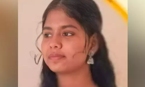 വി​ദ്യാ​ർ​ഥി​നി​ തൂ​ങ്ങി​മ​രി​ച്ച​ നി​ല​യി​ൽ