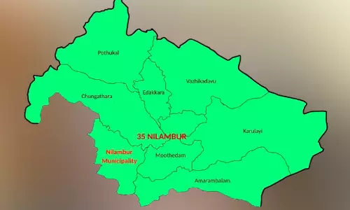 ഇ​ട​ത്തോ​ട്ടും വ​ല​ത്തോ​ട്ടും ചാ​ഞ്ഞ നി​ല​മ്പൂ​ർ