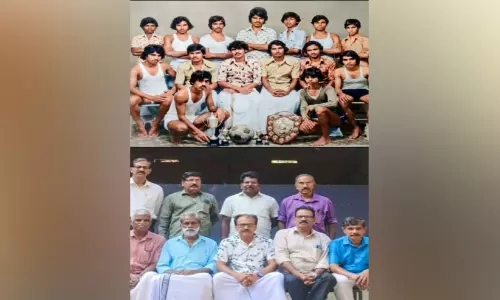 എ​ഴു​പ​തു​ക​ളി​ലെ ഫു​ട്ബാ​ൾ താ​ര​ങ്ങ​ൾ ഒ​ത്തു​കൂ​ടി