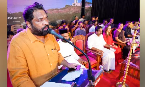 സീതത്തോട്ടിൽ പഞ്ചായത്തിന്‍റെ ഷോപ്പിങ് മാളും സിനിമാ തിയേറ്ററും തുറന്നു