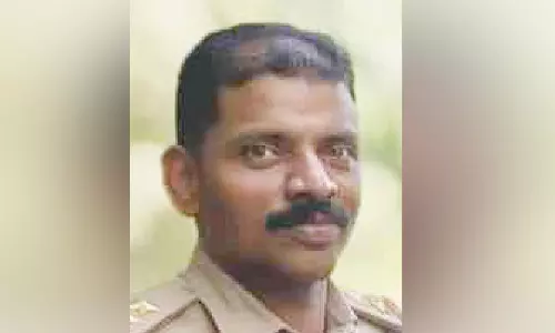 ലഹരിവേട്ടക്ക് ചുക്കാൻ പിടിച്ച എക്സൈസ് ഇൻസ്പെക്ടർ രാജേഷിന് സ്ഥലംമാറ്റം ലഹരിവേട്ടക്ക് ചുക്കാൻ പിടിച്ച എക്സൈസ് ഇൻസ്പെക്ടർ രാജേഷിന് സ്ഥലംമാറ്റം