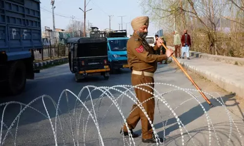 ഖാംനഈ വധത്തിൽ പ്രതിഷേധം: കശ്മീരിൽ ഇന്‍റർനെറ്റിന് നിയന്ത്രണം, സ്കൂളുകൾ അടച്ചു