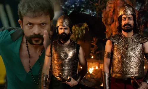 തിയറ്റർ തൂക്കാൻ ഷാജിപാപ്പനും പിള്ളേരും, ഗെറ്റ് റെഡി ഫോർ എ ജീവൻ മരണ പോരാട്ടം; രണ്ടടി മാറി നിന്ന് കൗൺഡൗൺ കേൾക്കടാ...