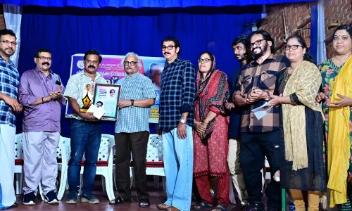 പുസ്തകങ്ങൾ വാങ്ങി വായിക്കുന്നവരിൽ  പെൺകുട്ടികൾ മുന്നിൽ -എം. മുകുന്ദൻ