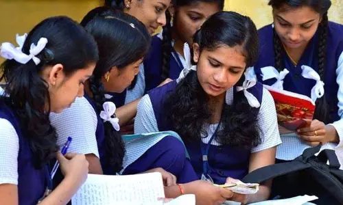 മലയാളം പരീക്ഷയിൽ ഉയർന്ന മാർക്ക് നേടുന്ന വിദ്യാർഥികൾക്ക് സ്കോളർഷിപ്പ് പ്രഖ്യാപിച്ച് കേരള സർക്കാർ