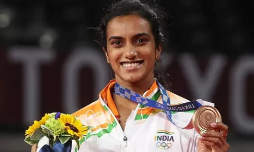 ഗൾഫിൽ യുദ്ധഭീതി, ദുബൈയിൽ കുടുങ്ങി പി.വി. സിന്ധു; ഓൾ ഇംഗ്ലണ്ട് ചാമ്പ്യൻഷിപ്പ് നഷ്ടമായേക്കും ഗൾഫിൽ യുദ്ധഭീതി, ദുബൈയിൽ കുടുങ്ങി പി.വി. സിന്ധു; ഓൾ ഇംഗ്ലണ്ട് ചാമ്പ്യൻഷിപ്പ് നഷ്ടമായേക്കും