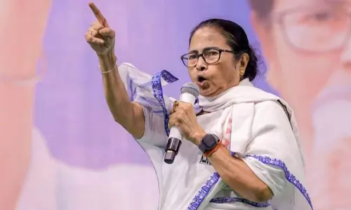 ‘എല്ലാവരെയും വെട്ടിനിരത്തി ഒരു വോട്ടർ മാത്രമാണ് ശേഷിക്കുന്നതെങ്കിലും ജയിക്കുന്നത് ഞാനായിരിക്കും’; വോട്ടർ പട്ടികയിലെ വെട്ടിത്തിരുത്തലിനെതിരെ മമത ബാനർജി