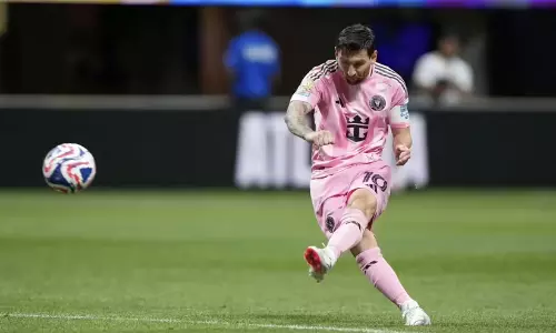 പെലെയ്ക്കൊപ്പമെത്തി മെസ്സി; കരിയറിലെ 70-ാം ഫ്രീ കിക്ക് ഗോളോടെ പുതിയ ചരിത്രം പെലെയ്ക്കൊപ്പമെത്തി മെസ്സി; കരിയറിലെ 70-ാം ഫ്രീ കിക്ക് ഗോളോടെ പുതിയ ചരിത്രം