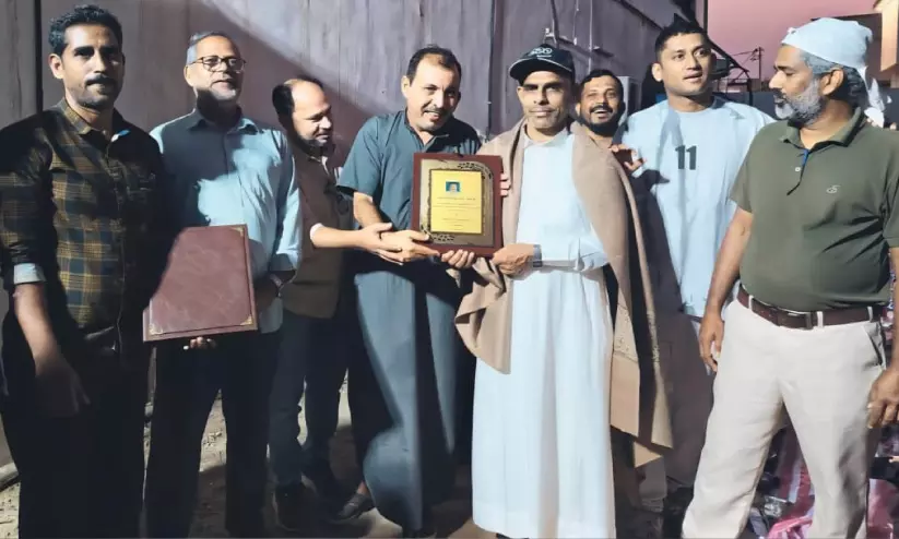 നാല് പതിറ്റാണ്ട് ഒരേ സ്ഥാപനത്തിൽ; മുഹമ്മദ് ഷാഫി മടങ്ങുന്നു നാല് പതിറ്റാണ്ട് ഒരേ സ്ഥാപനത്തിൽ; മുഹമ്മദ് ഷാഫി മടങ്ങുന്നു