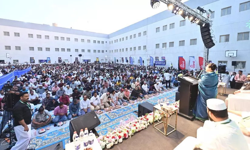 ജ​ന സാ​ഗ​ര​മാ​യി കെ.​എം.​സി.​സി മെ​ഗാ ഇ​ഫ്താ​ർ