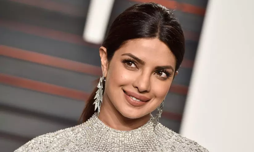 ‘ഇത് കഠിനമാണ്, എങ്കിലും വെളിച്ചം നമുക്ക് എപ്പോഴും വഴി കാണിച്ചുതരും; തിന്മക്ക് മേൽ നന്മ വിജയിക്കട്ടെ’ -പ്രിയങ്ക ചോപ്ര