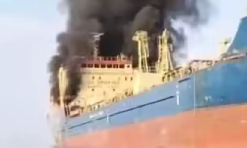 ഒമാൻ കടലിൽ എണ്ണക്കപ്പലുകൾക്കു നേരെ ആക്രമണം: മൂന്ന് ഇന്ത്യക്കാരുടെ മരണം സ്ഥിരീകരിച്ച് കേന്ദ്രം