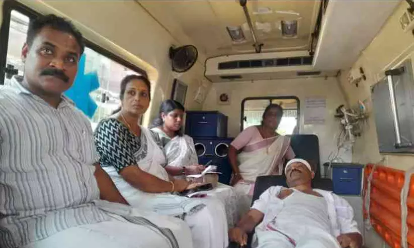 തുറവൂർ ആശുപത്രി കെട്ടിടോദ്ഘാടന ചടങ്ങിനിടെ സംഘർഷം: നിരവധി പേർക്ക് പരിക്ക് തുറവൂർ ആശുപത്രി കെട്ടിടോദ്ഘാടന ചടങ്ങിനിടെ സംഘർഷം: നിരവധി പേർക്ക് പരിക്ക്