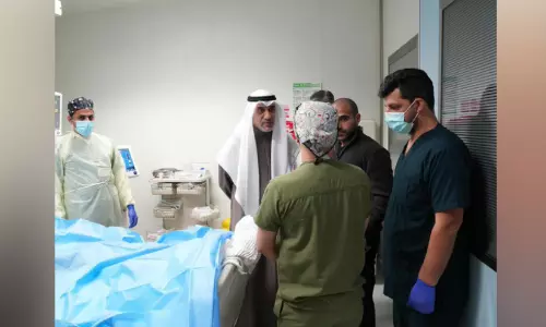 ചി​കി​ൽ​സ​യി​ലു​ള്ള​വ​രെ ഒ​ന്നാം ഉ​പ​പ്ര​ധാ​ന​മ​ന്ത്രി സ​ന്ദ​ർ​ശി​ച്ചു