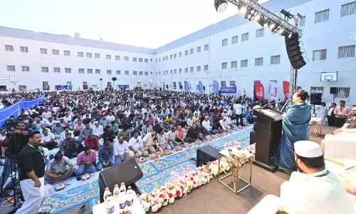 ജ​ന സാ​ഗ​ര​മാ​യി കെ.​എം.​സി.​സി മെ​ഗാ ഇ​ഫ്താ​ർ