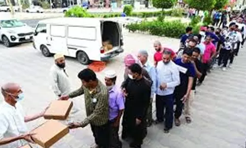 പ​ള്ളി​ക​ൾ​ക്ക് പു​റ​ത്ത് ഇ​ഫ്താ​ർ ഭ​ക്ഷ​ണ വി​ത​ര​ണ​ത്തി​ന് നി​യ​ന്ത്ര​ണം