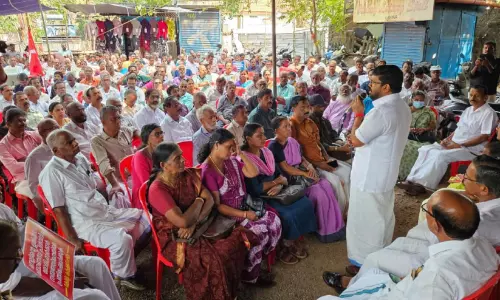 ക​ർ​ഷ​ക സം​ഘം പ്ര​തി​ഷേ​ധ ധ​ർ​ണ