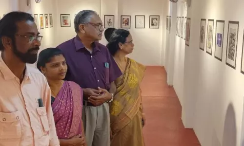 ശി​ൽ​പി​യു​ടെ ഭാ​വ​പ്ര​പ​ഞ്ചം തു​റ​ന്നു​കാ​ട്ടി  ‘ഒ​രേ ഒ​രു കാ​നാ​യി’ ചി​ത്ര​പ്ര​ദ​ർ​ശ​നം