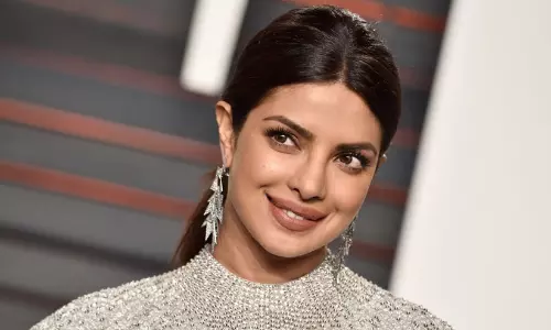 ‘ഇത് കഠിനമാണ്, എങ്കിലും വെളിച്ചം നമുക്ക് എപ്പോഴും വഴി കാണിച്ചുതരും; തിന്മക്ക് മേൽ നന്മ വിജയിക്കട്ടെ’ -പ്രിയങ്ക ചോപ്ര ‘ഇത് കഠിനമാണ്, എങ്കിലും വെളിച്ചം നമുക്ക് എപ്പോഴും വഴി കാണിച്ചുതരും; തിന്മക്ക് മേൽ നന്മ വിജയിക്കട്ടെ’ -പ്രിയങ്ക ചോപ്ര