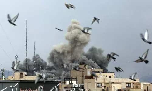 യു​ദ്ധം തു​ട​രു​മെ​ന്ന സൂ​ച​ന ന​ൽ​കി ട്രം​പും നെ​ത​ന്യാ​ഹു​വും; വി​ട്ടു​വീ​ഴ്ച​ക്കി​ല്ലെ​ന്ന് ഇ​റാ​നും