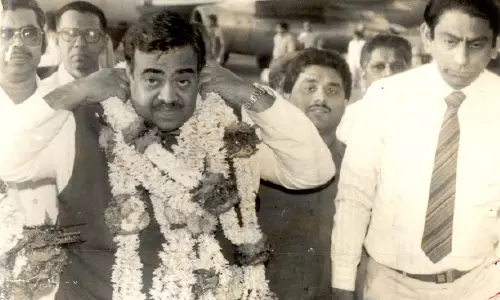 തീപക്ഷികൾക്കിടയിലൂടെ പറന്ന് രക്ഷാദൗത്യം