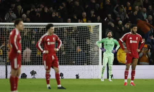 സലാഹ് ഗോളടിച്ചിട്ടും രക്ഷയില്ല! അവസാന സ്ഥാനക്കാരോട് ലിവർപൂളിന് ഞെട്ടിക്കുന്ന തോൽവി സലാഹ് ഗോളടിച്ചിട്ടും രക്ഷയില്ല! അവസാന സ്ഥാനക്കാരോട് ലിവർപൂളിന് ഞെട്ടിക്കുന്ന തോൽവി