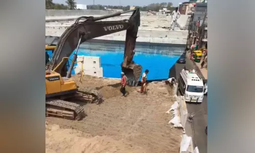 ഉയരപ്പാത പൊളിച്ച് പുതിയത് പണിയാനുള്ള നീക്കം തടഞ്ഞു ഉയരപ്പാത പൊളിച്ച് പുതിയത് പണിയാനുള്ള നീക്കം തടഞ്ഞു