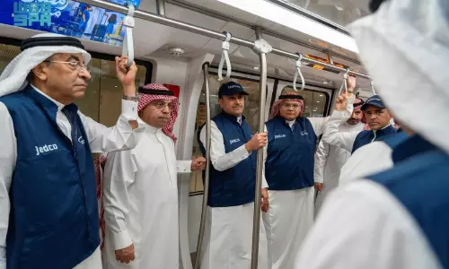 ജിദ്ദ വിമാനത്താവളത്തിൽ ഗതാഗത മന്ത്രിയുടെ സന്ദർശനം; സേവന നിലവാരം വിലയിരുത്തി