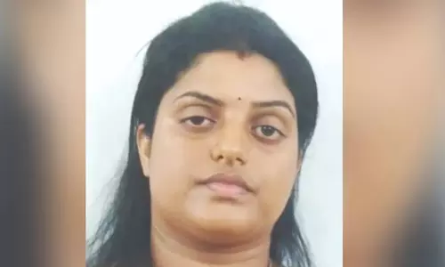 പൂജാരിയുമായി സൗഹൃദം നടിച്ച് യുവതി കവർന്നത് 12 പവൻ സ്വർണ്ണം; ആർഭാട ജീവിതത്തിനിടെ 26കാരി പിടിയിൽ