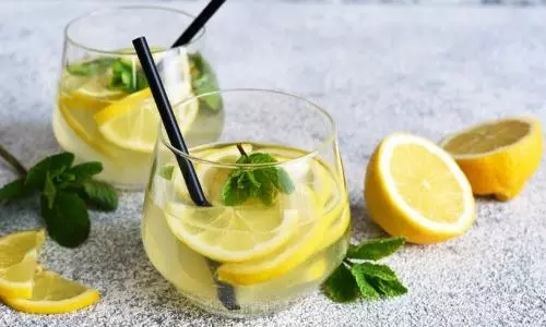 വേനൽച്ചൂടിനെ തോൽപ്പിക്കാം; നിർജ്ജലീകരണം തടയാൻ അഞ്ച് പാനീയങ്ങൾ വേനൽച്ചൂടിനെ തോൽപ്പിക്കാം; നിർജ്ജലീകരണം തടയാൻ അഞ്ച് പാനീയങ്ങൾ