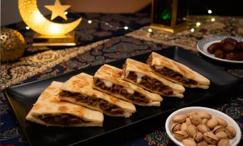 അ​റാ​യ​സ്  അ​റ​ബി​ക് സ്റ്റൈ​ൽ സ്റ്റ​ഫ്ഡ്  ബ്രെ​ഡ്