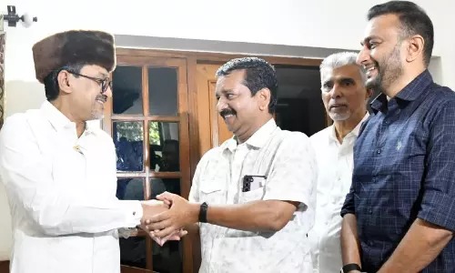 എ. സുരേഷ് പാണക്കാട്ടെത്തി; മത്സരിക്കുന്ന കാര്യം യു.ഡി.എഫ് തീരുമാനിക്കുമെന്ന് സുരേഷ്