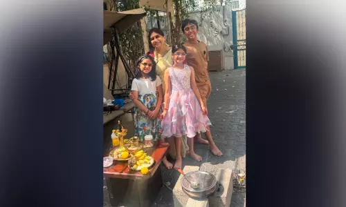 പൊങ്കാലയിട്ട് മലയാളി കുടുംബം