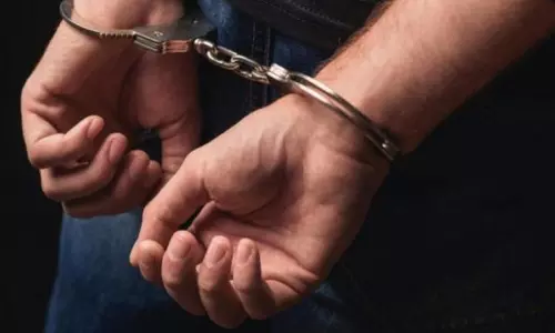 ക്ഷേത്രോത്സവത്തിനിടെ സംഘർഷം, മദ്യപാനികൾ തടിക്കഷ്ണം കൊണ്ട് തലക്കടിച്ച 18കാരൻ മരിച്ചു; രണ്ട് പേർ അറസ്റ്റിൽ