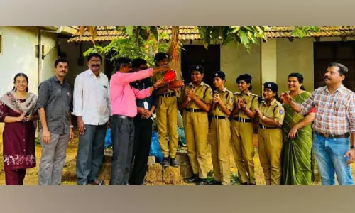 ചുറ്റുമതിൽ ഉദ്ഘാടനവും പറവകൾക്ക് ദാഹജലമൊരുക്കലും