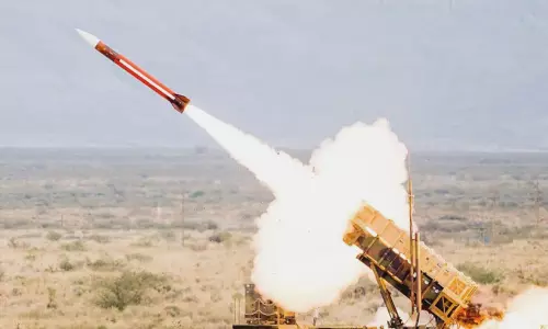 റിയാദിന് സമീപം അൽ ഖർജിലെ അമീർ സുൽത്താൻ എയർബേസിന് നേരെ തൊടുത്ത മൂന്ന് മിസൈലുകൾ തകർത്തു