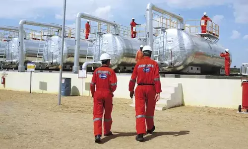 റഷ്യൻ എണ്ണ വാങ്ങാം, ഇന്ത്യക്ക് 30 ദിവസത്തെ ഇളവ് നൽകി അമേരിക്ക