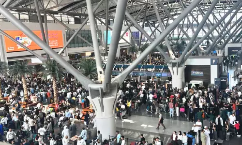 മേഖലയിലെ സംഘർഷാവസ്ഥ; മസ്‌കത്ത് വിമാനത്താവളത്തിൽ യാത്രക്കാരുടെ തിരക്ക്
